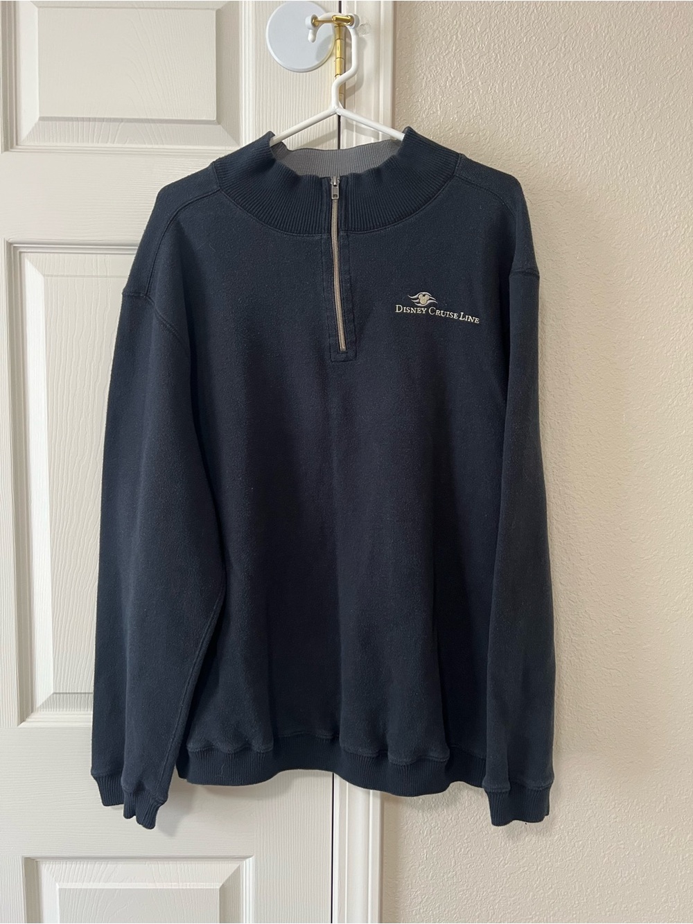 Disney Cruise Line Men’s XL Black Quarter Zip Pullover Sweatshirt